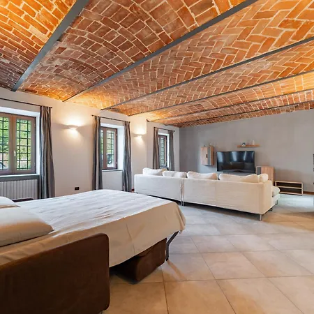 Exclusive With Swimming Pool And Tennis Area