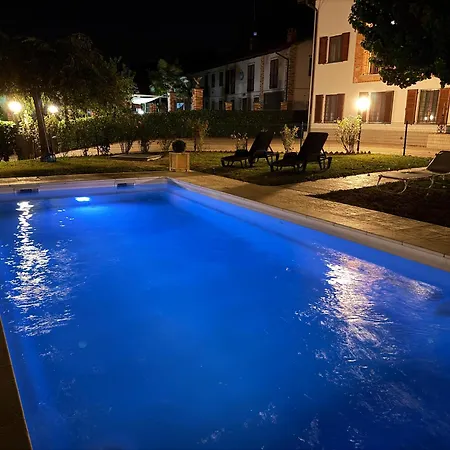 Exclusive With Swimming Pool And Tennis Area 빌라 코르시오네