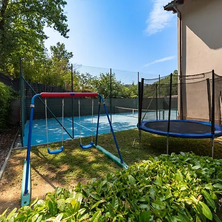 Exclusive With Swimming Pool And Tennis Area 코르시오네